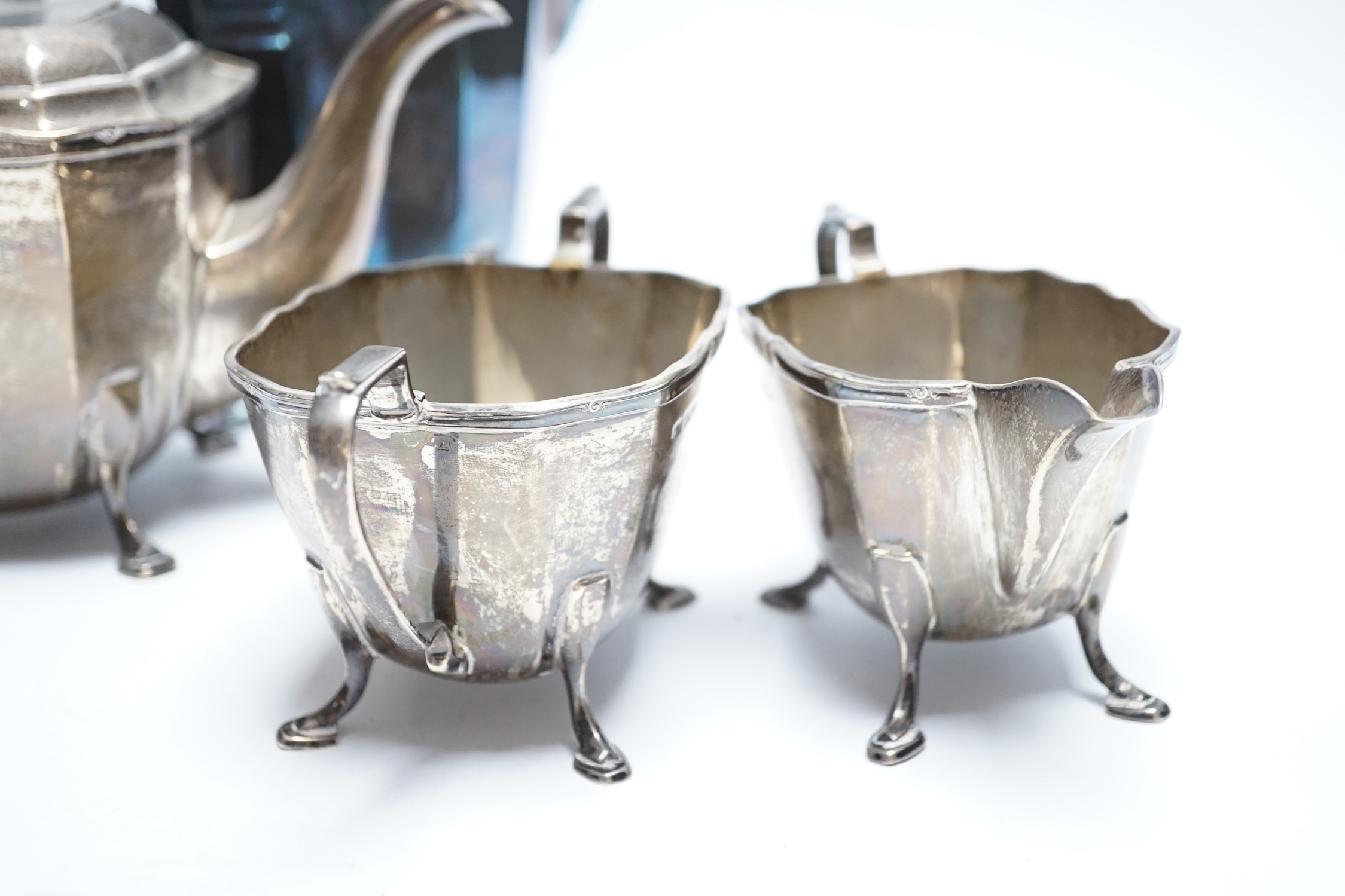 A George V silver three piece silver tea set, George Wish, Sheffield, 1929, 37.6oz, together with a silver plated hot water pot.